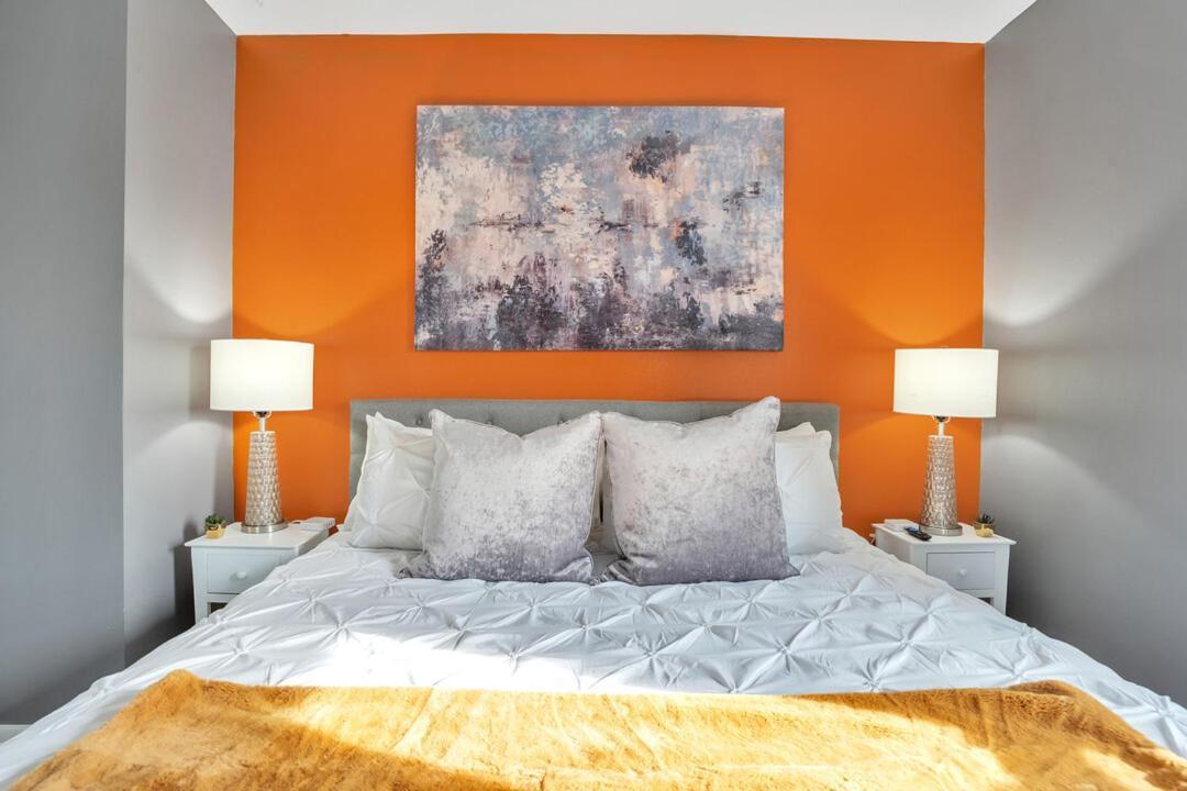 2-bedrooms-2-balconies-walk-2-everything-wd * San Diego