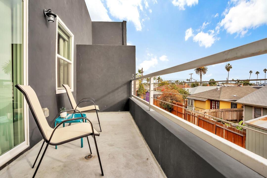 2-bedrooms-2-balconies-walk-2-everything-wd Apartment
