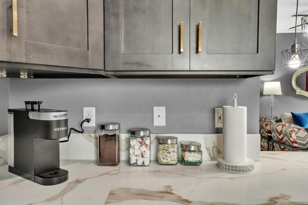 2-bedrooms-2-balconies-walk-2-everything-wd * San Diego
