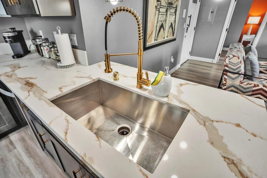 2-bedrooms-2-balconies-walk-2-everything-wd San Diego