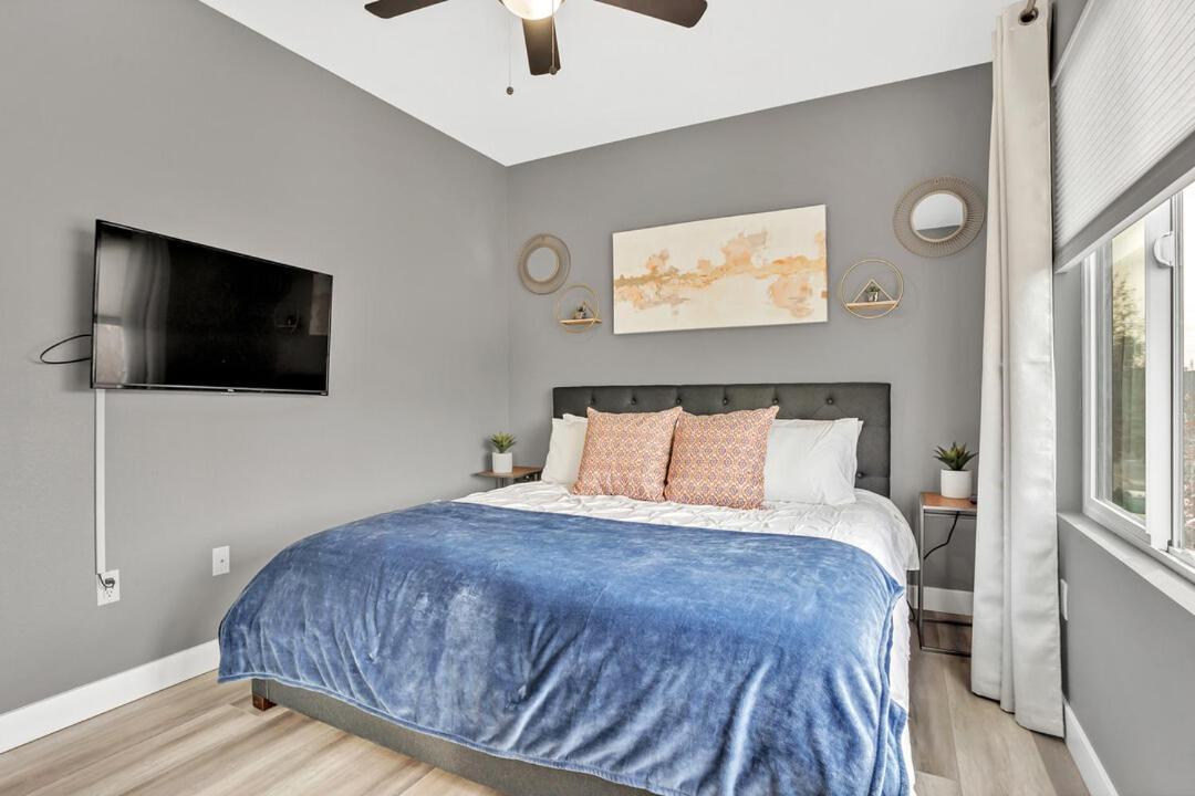 2-bedrooms-2-balconies-walk-2-everything-wd