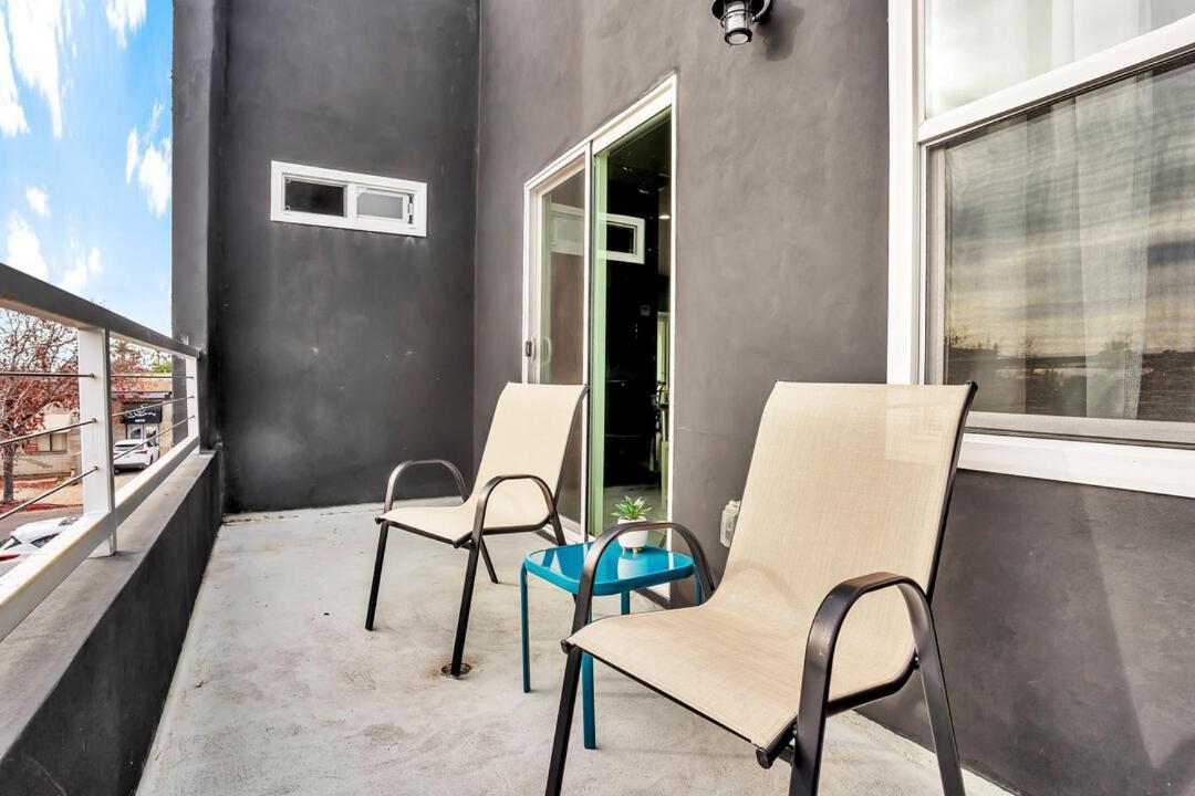 2-bedrooms-2-balconies-walk-2-everything-wd Apartment